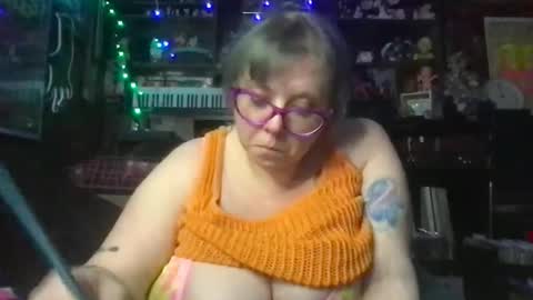 Snapshot of ellielouise11 chatting on 4, 2, 2026 Ellie Louise online show from 4, 2, 2026