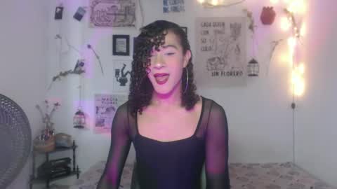 Snapshot of ellis_flowers chatting on 28, 9, 2025 . online show from 28, 9, 2025