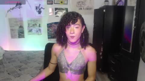 Snapshot of ellis_flowers chatting on 11, 11, 2025 . online show from 11, 11, 2025