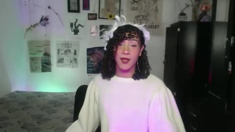 Snapshot of ellis_flowers chatting on 17, 11, 2025 . online show from 17, 11, 2025