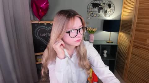 Snapshot of elliup chatting on 5, 10, 2025 elliup online show from 5, 10, 2025