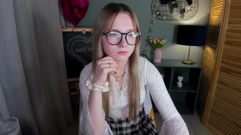 Snapshot of elliup chatting on 6, 10, 2025 elliup online show from 6, 10, 2025