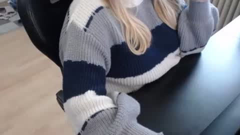 Snapshot of elly_petite chatting on 26, 9, 2025 Elly online show from 26, 9, 2025