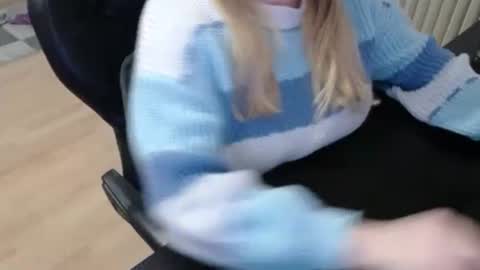 Snapshot of elly_petite chatting on 16, 10, 2025 Elly online show from 16, 10, 2025