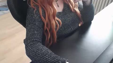 Snapshot of elly_petite chatting on 29, 10, 2025 Elly online show from 29, 10, 2025