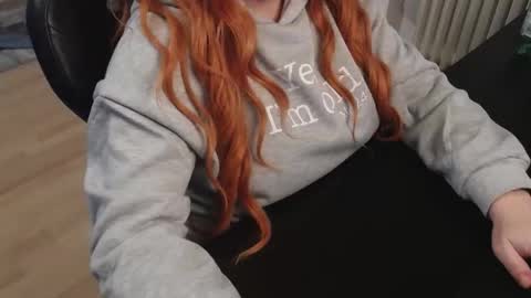 Snapshot of elly_petite chatting on 31, 10, 2025 Elly online show from 31, 10, 2025