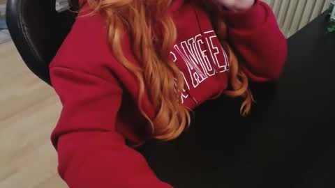 Snapshot of elly_petite chatting on 4, 11, 2025 Elly online show from 4, 11, 2025