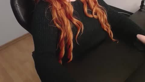 Snapshot of elly_petite chatting on 27, 11, 2025 Elly online show from 27, 11, 2025