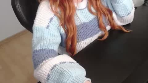 Snapshot of elly_petite chatting on 29, 11, 2025 Elly online show from 29, 11, 2025