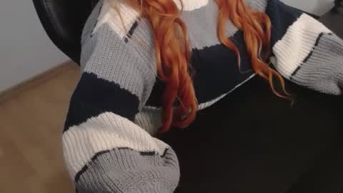 Snapshot of elly_petite chatting on 3, 12, 2025 Elly online show from 3, 12, 2025