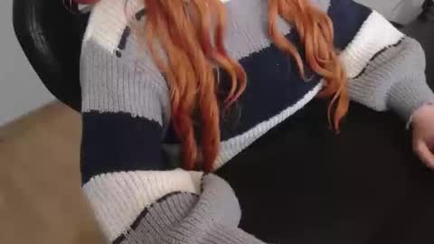 Snapshot of elly_petite chatting on 5, 12, 2025 Elly online show from 5, 12, 2025