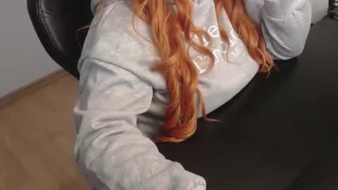 Snapshot of elly_petite chatting on 15, 12, 2025 Elly online show from 15, 12, 2025