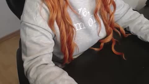 Snapshot of elly_petite chatting on 7, 1, 2026 Elly online show from 7, 1, 2026