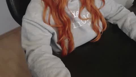 Snapshot of elly_petite chatting on 8, 1, 2026 Elly online show from 8, 1, 2026