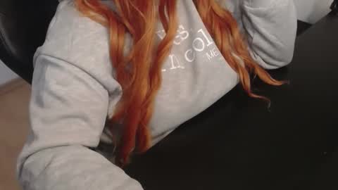 Snapshot of elly_petite chatting on 11, 1, 2026 Elly online show from 11, 1, 2026