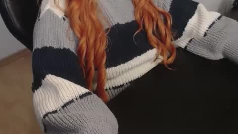 Snapshot of elly_petite chatting on 12, 1, 2026 Elly online show from 12, 1, 2026