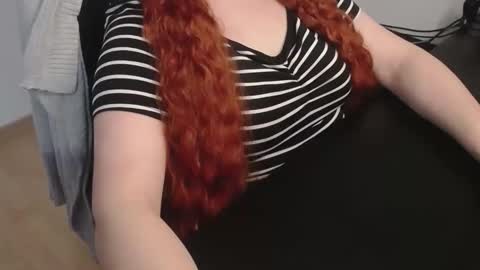 Snapshot of elly_petite chatting on 25, 2, 2026 Elly online show from 25, 2, 2026