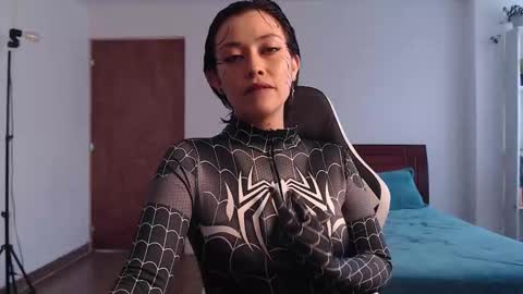 Snapshot of elly_uwuw chatting on 17, 10, 2025 Emy Castro online show from 17, 10, 2025