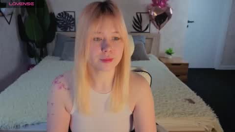 ellya_castro online show from 6, 3, 2026