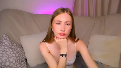 Snapshot of ellycolins_ chatting on 19, 6, 2026 Elly online show from 19, 6, 2026