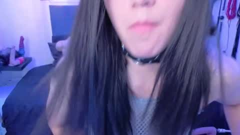 elowen_halley1 online show from 3, 11, 2025