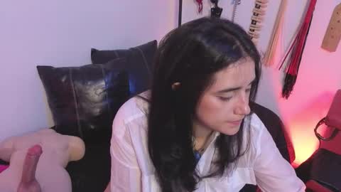 elowen_halley1 online show from 5, 2, 2026