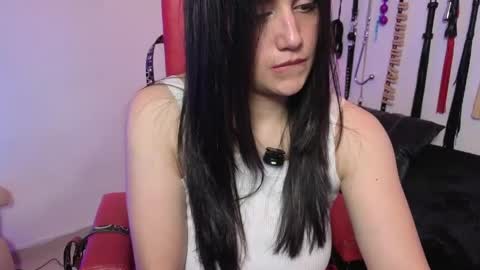 elowen_halley1 online show from 16, 4, 2026