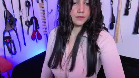 elowen_halley1 online show from 5, 5, 2026