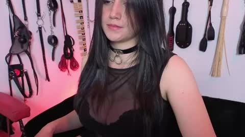 elowen_halley1 online show from 6, 5, 2026