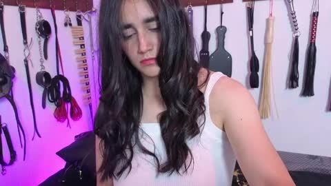 elowen_halley1 online show from 7, 5, 2026