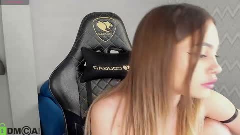 Snapshot of elsa_carterr chatting on 8, 10, 2025 elsa_carterr online show from 8, 10, 2025