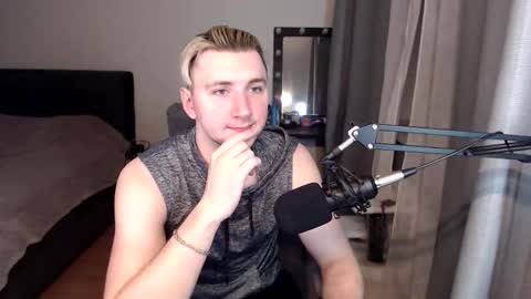 Snapshot of elvin_vaenight chatting on 9, 9, 2025 Elvin Vaenight online show from 9, 9, 2025
