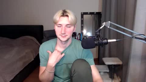 Snapshot of elvin_vaenight chatting on 10, 9, 2025 Elvin Vaenight online show from 10, 9, 2025