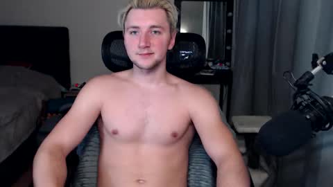 Snapshot of elvin_vaenight chatting on 10, 10, 2025 Elvin Vaenight online show from 10, 10, 2025