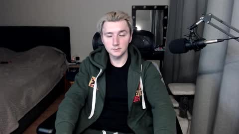 Snapshot of elvin_vaenight chatting on 21, 10, 2025 Elvin Vaenight online show from 21, 10, 2025