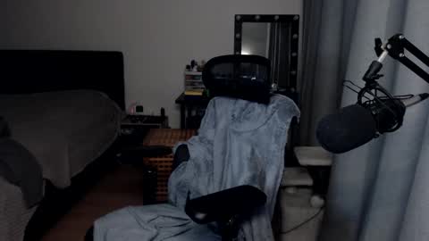 Snapshot of elvin_vaenight chatting on 2, 11, 2025 Elvin Vaenight online show from 2, 11, 2025