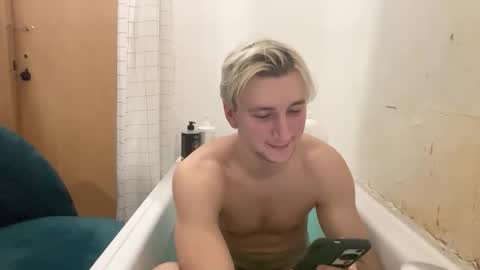 Snapshot of elvin_vaenight chatting on 3, 11, 2025 Elvin Vaenight online show from 3, 11, 2025