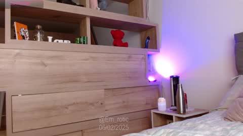 Snapshot of em_rotic chatting on 6, 2, 2025 Emilia  online show from 6, 2, 2025