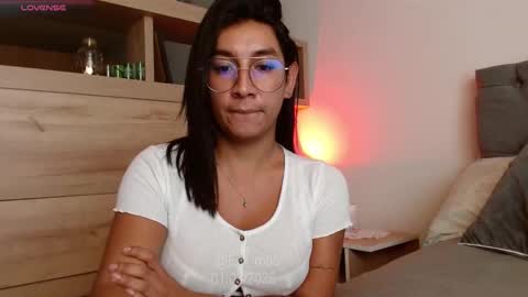 Snapshot of em_rotic chatting on 1, 3, 2025 Emilia  online show from 1, 3, 2025