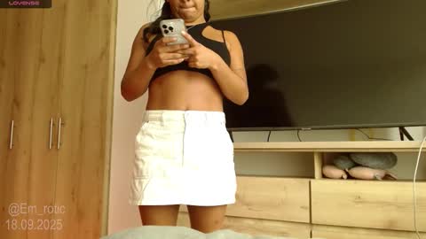 Snapshot of em_rotic chatting on 18, 9, 2025 Emilia  online show from 18, 9, 2025