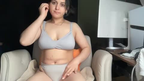 Ema Love online show from 23, 10, 2025