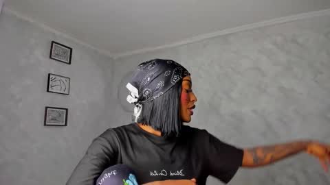 Snapshot of emattaylor chatting on 16, 12, 2025 . online show from 16, 12, 2025