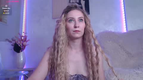 Snapshot of emberluna_ chatting on 27, 7, 2026 Ember online show from 27, 7, 2026