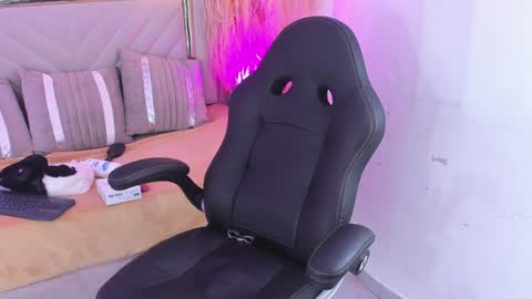 Emily  online show from 12, 12, 2024