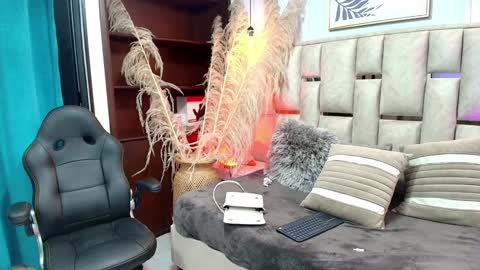 Emily  online show from 20, 1, 2025