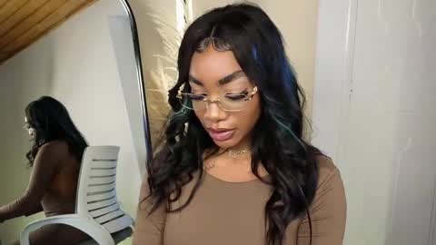 Snapshot of emely_brandon_ chatting on 12, 3, 2025 anyelii online show from 12, 3, 2025