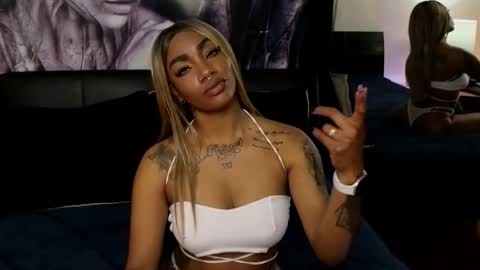 Snapshot of emely_brandon_ chatting on 11, 11, 2025 anyelii online show from 11, 11, 2025