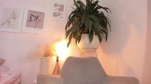 Emely online show from 7, 3, 2025