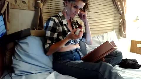 Emi dean online show from 12, 7, 2026