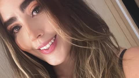 Snapshot of emi_royse chatting on 24, 2, 2025 emi_royse online show from 24, 2, 2025